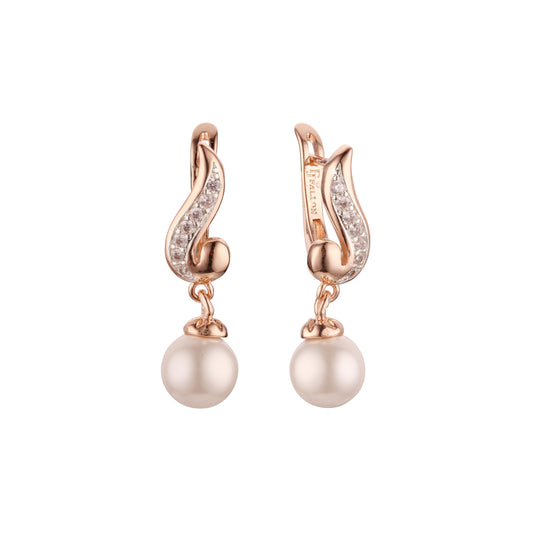 .Pearl earrings in Rose Gold, two tone plating colors